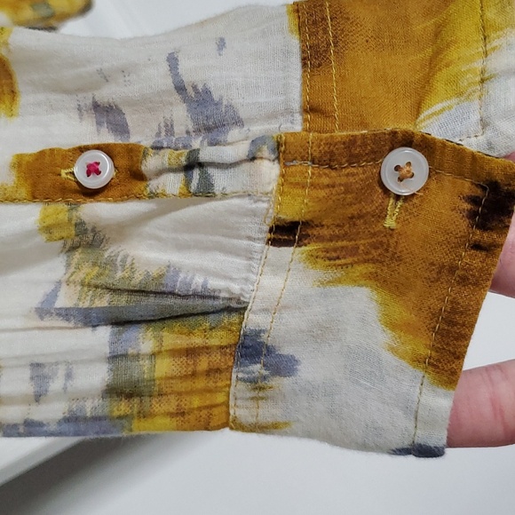 Holding horses button down - Picture 6 of 6